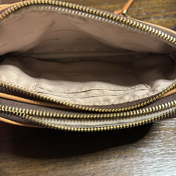 Michael Kors Crossbody - Picture 3 of 6